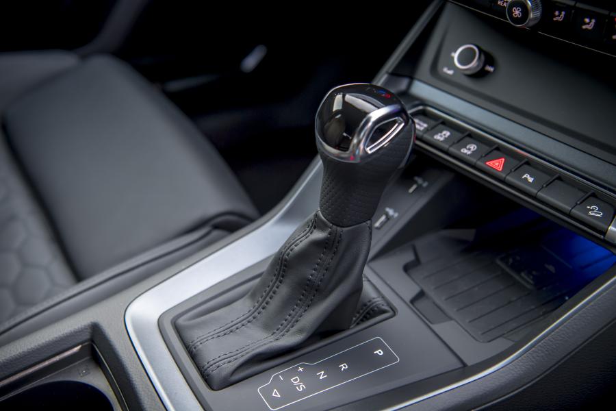 Детали интерьера Audi RS Q3 Sportback 2019 года  (UK) (фото 2 из 71)